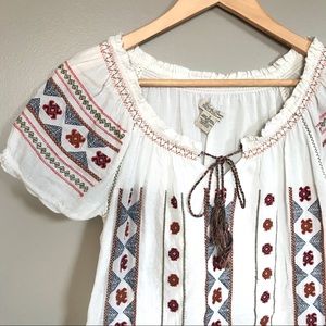 LUCKY BRAND • embroidered stitch peasant boho top